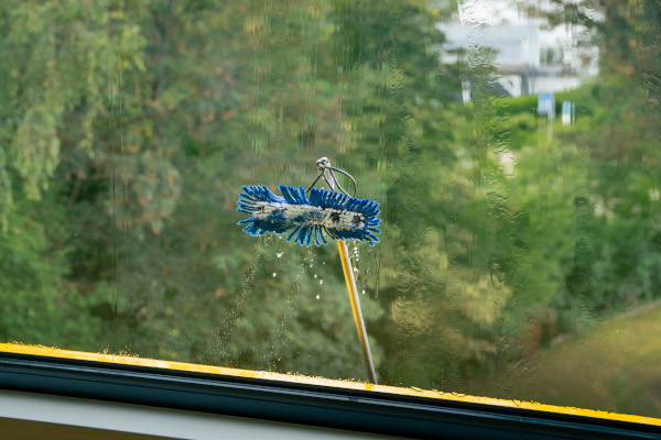 Fensterreinigung in einem Büro in Stuttgart